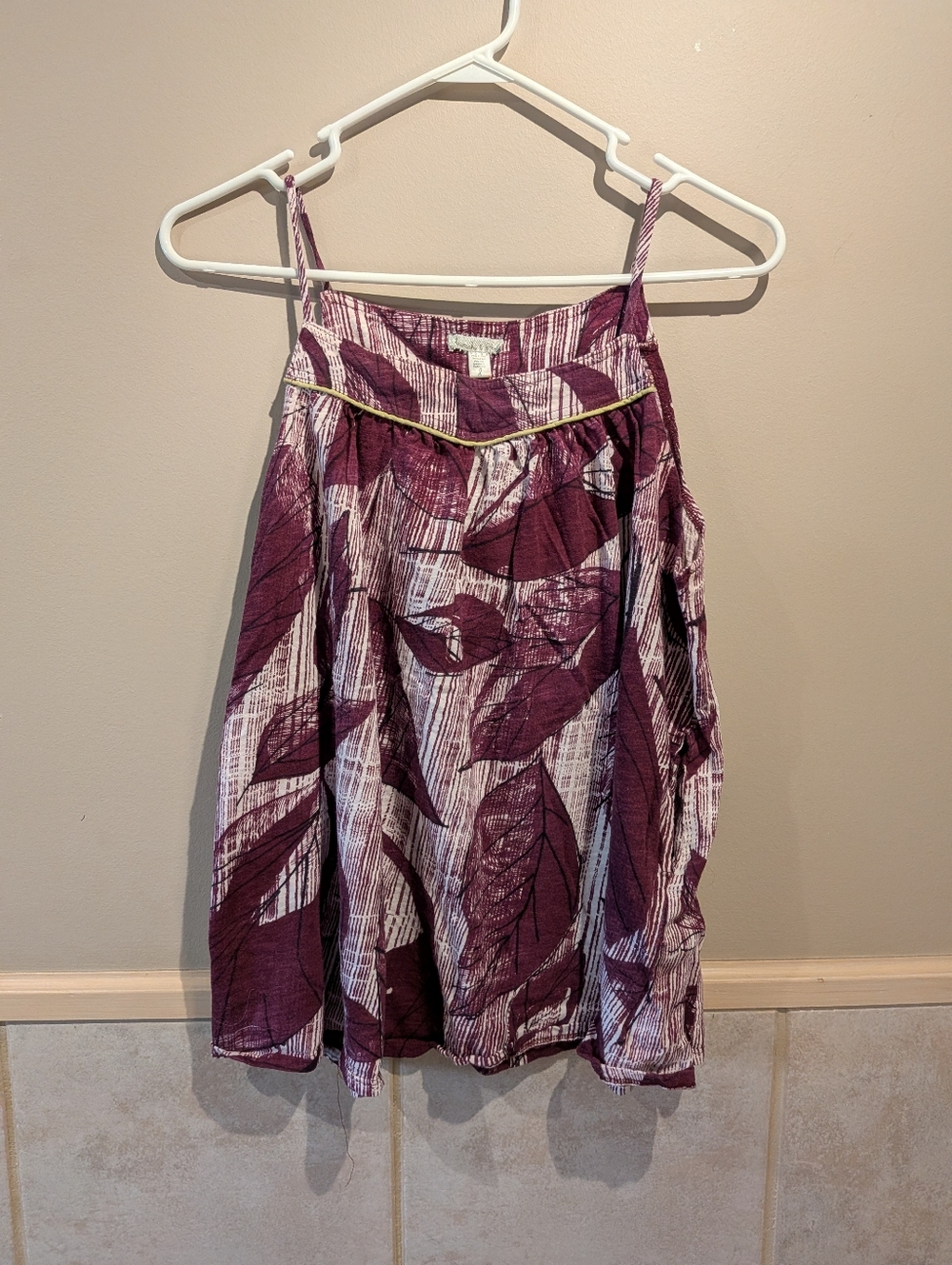 Kimchi & Blue, Spaghetti Strap Flowy Tank w Pockets, Maroon/White, Size L